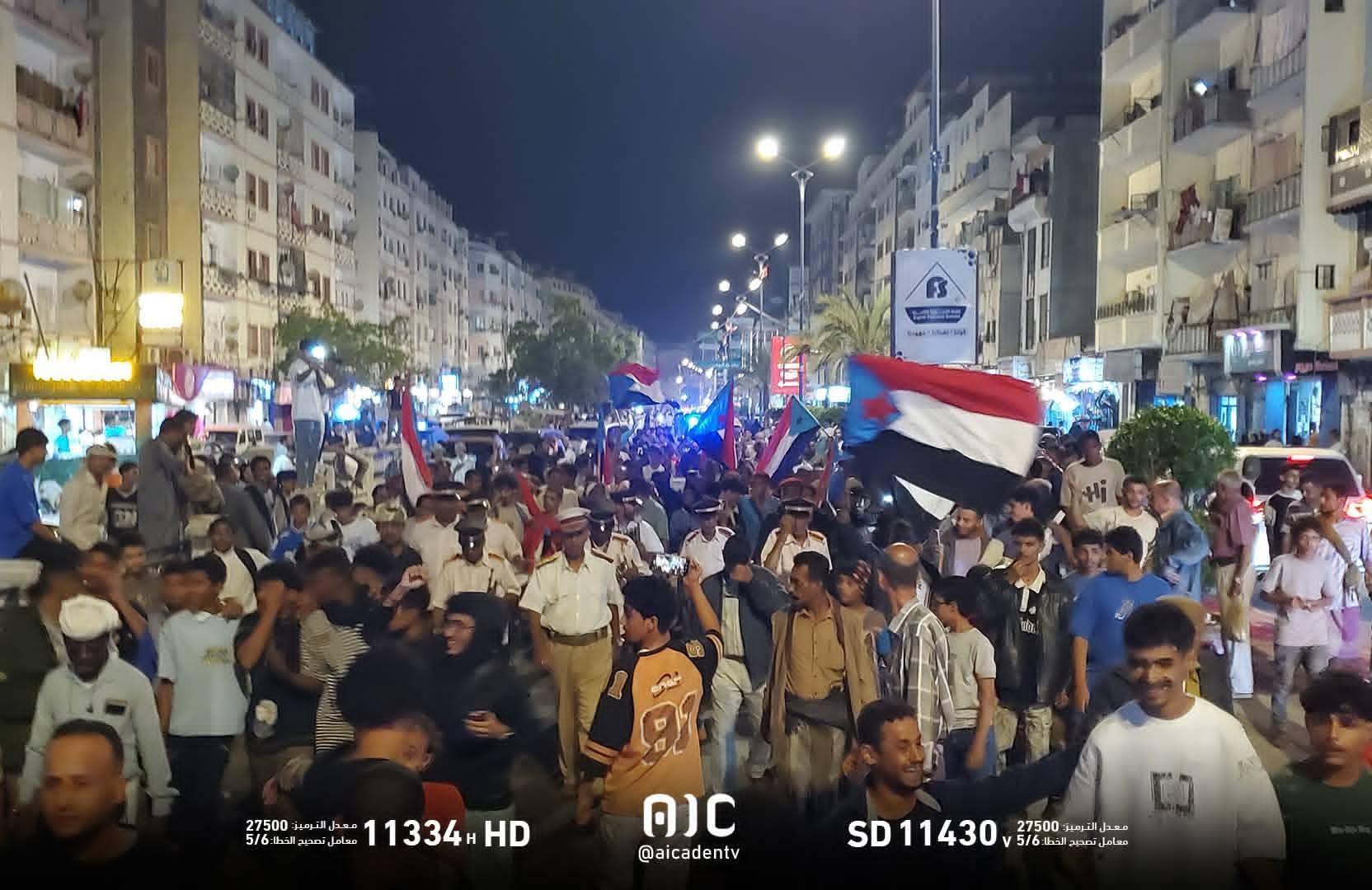 بالصور .. جماهير غفيرة بالعاصمة عدن تحتفي بانتصار القوات الجنوبية وتحرير وادي وصحراء حضرموت بالصور .. جماهير غفيرة بالعاصمة عدن تحتفي بانتصار القوات الجنوبية وتحرير وادي وصحراء حضرموت